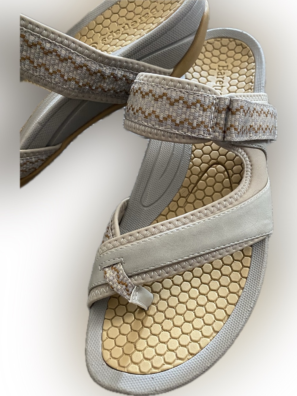 Baretraps Rebound Technology thong wedge sandals…Size 9M - Picture 2 of 12